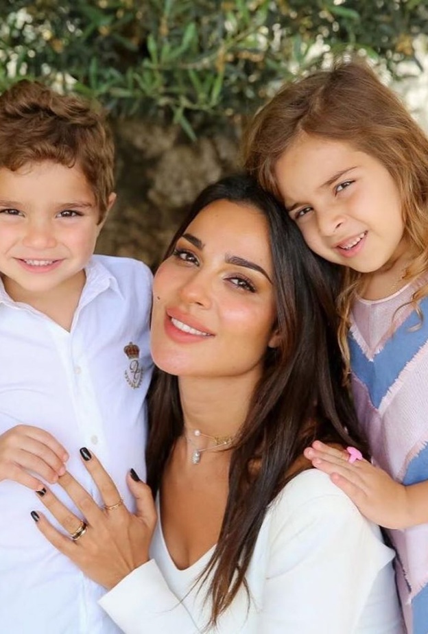 نادين نسيب نجيم وابنائها
