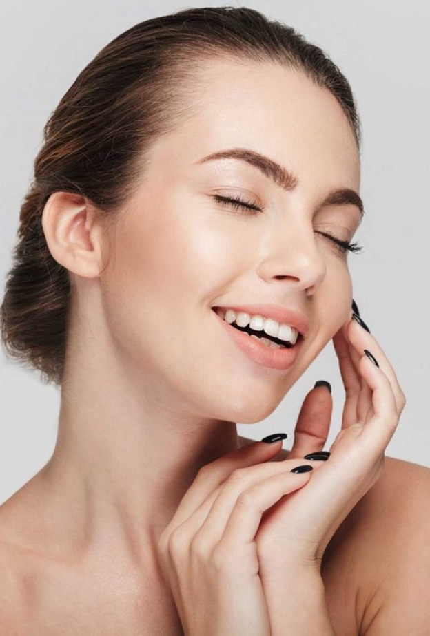 احصلي على مظهر أكثر شباباً من خلال عملية تنعيم منطقة الجفون