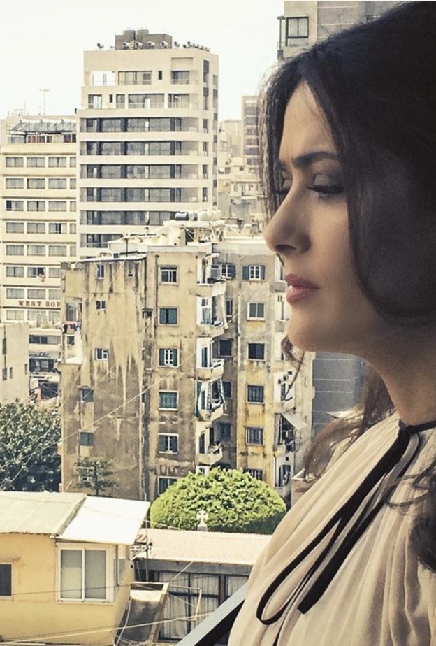 سلمى حايك تسترجع ذكرياتها في بيروت بعد كارثة الإنفجار