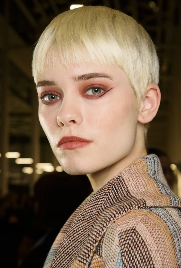 خطوات تطبيق مكياج عيون مرجاني مع الايلاينر من Missoni