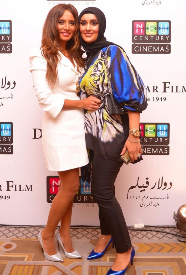 الفنانة زينة وشقيقتها