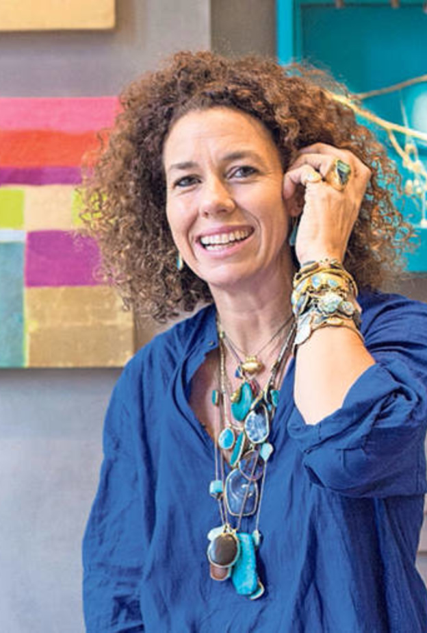 بيبا سمول.. مصممة مجوهرات بريطانية جعلت من حرفتها رسالة إنسانية