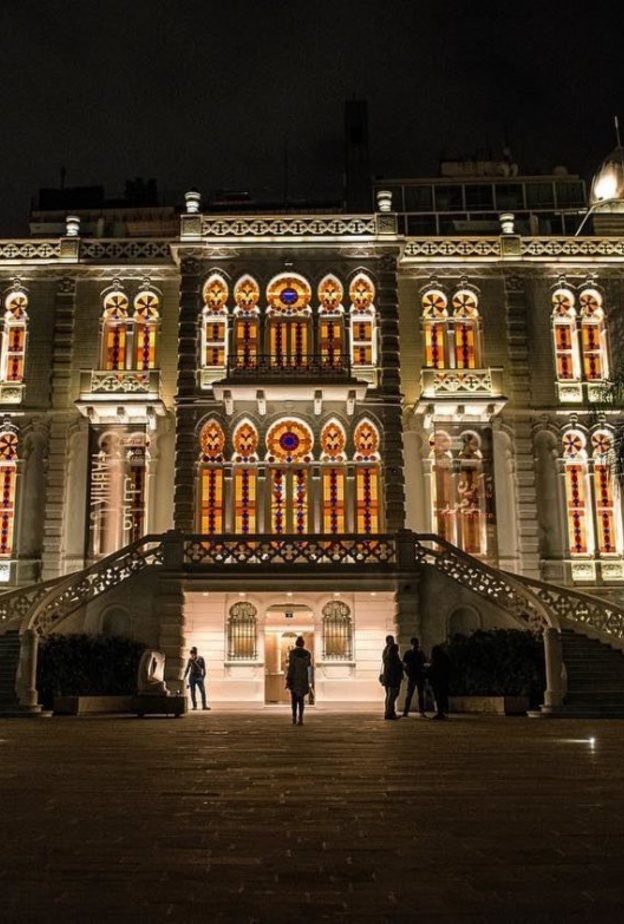 الإنارة تبرز جمال متحف سرسق في الليل