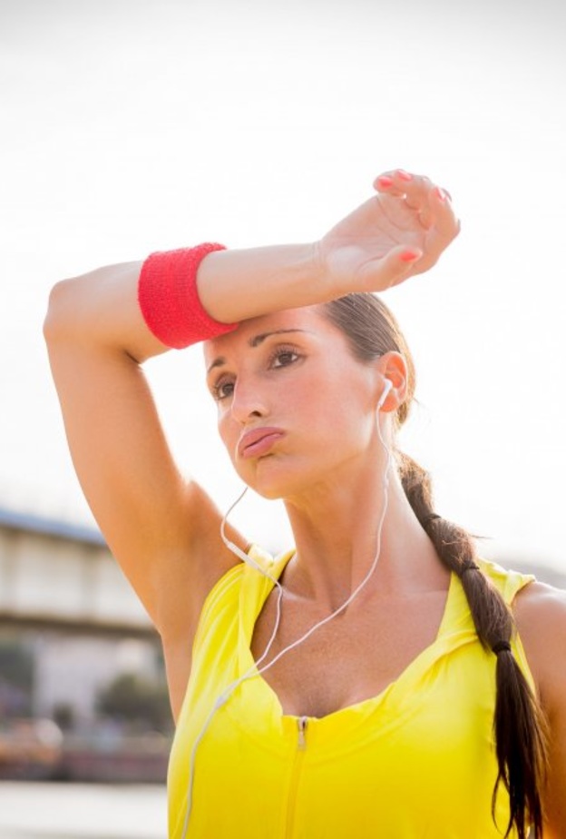 تجنب اشعة الشمس في اوقات الذروة يقي من طفح الحر