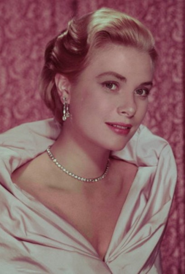 أبرز 5 أفلام لغريس كيلي.. جميلة السينما التي أصبحت أميرة موناكو 