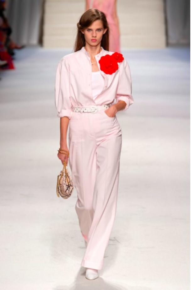 الجمبسوت المزين بالترتر من Saint Laurent