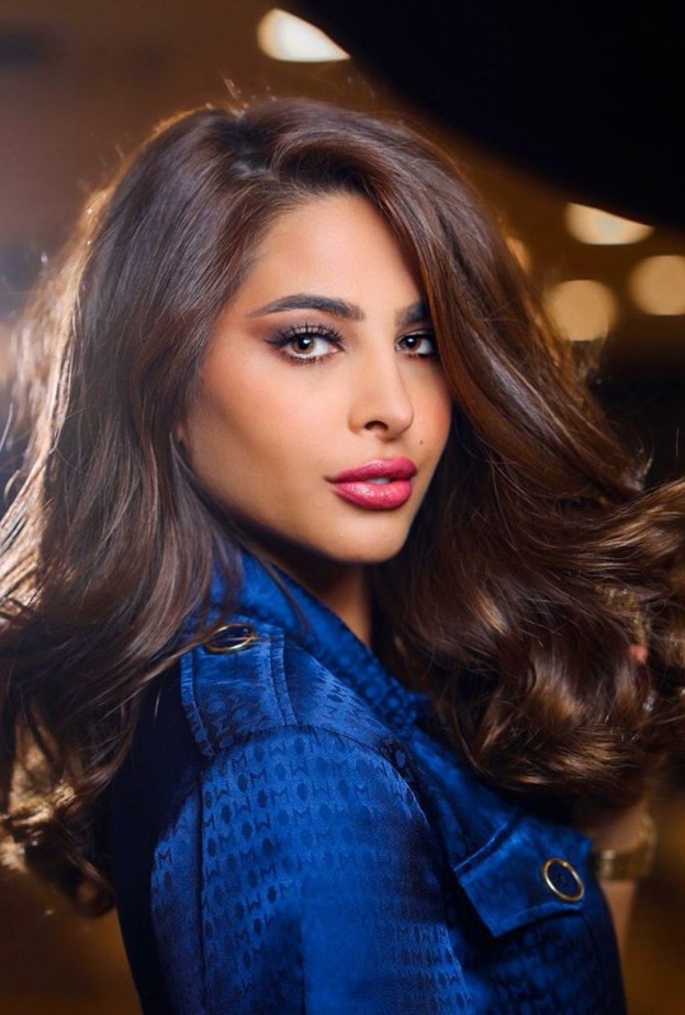 تسريحات شعر فوز الفهد عصرية مع الخصل الويفي لسهرات صيف 2020 