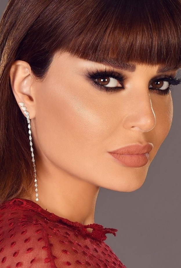  رسمات مكياج بني ساحر وسموكي لاطلالات خريف 2020 من وحي سيرين عبد النور