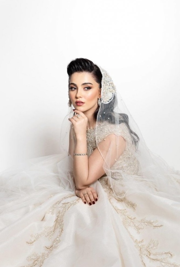 لقطة لعروس بكاميرا المصورة السعودية عائشه الرويس