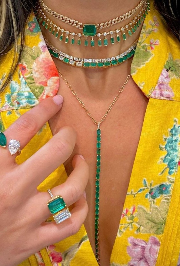 طرق  تنسيق عقود شوكر مع الفساتين المشجرة