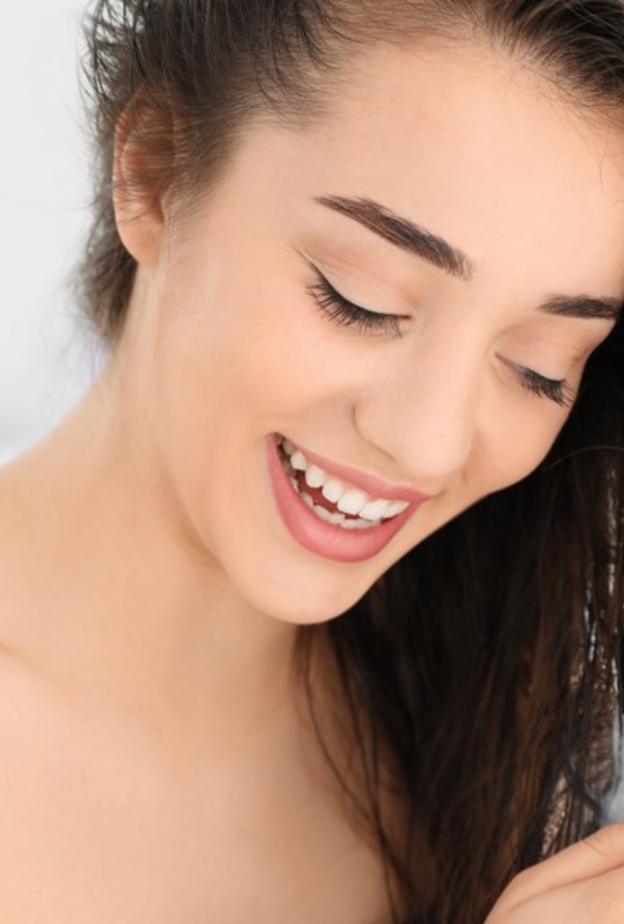 استفيدي من الزبادي ووصفاته الطبيعية المغذية لشعرك في فصل الصيف