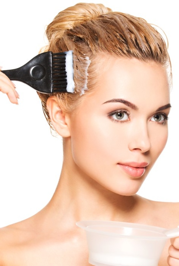 نصائح هامة قبل تطبيق صبغة الشعر في المنزل