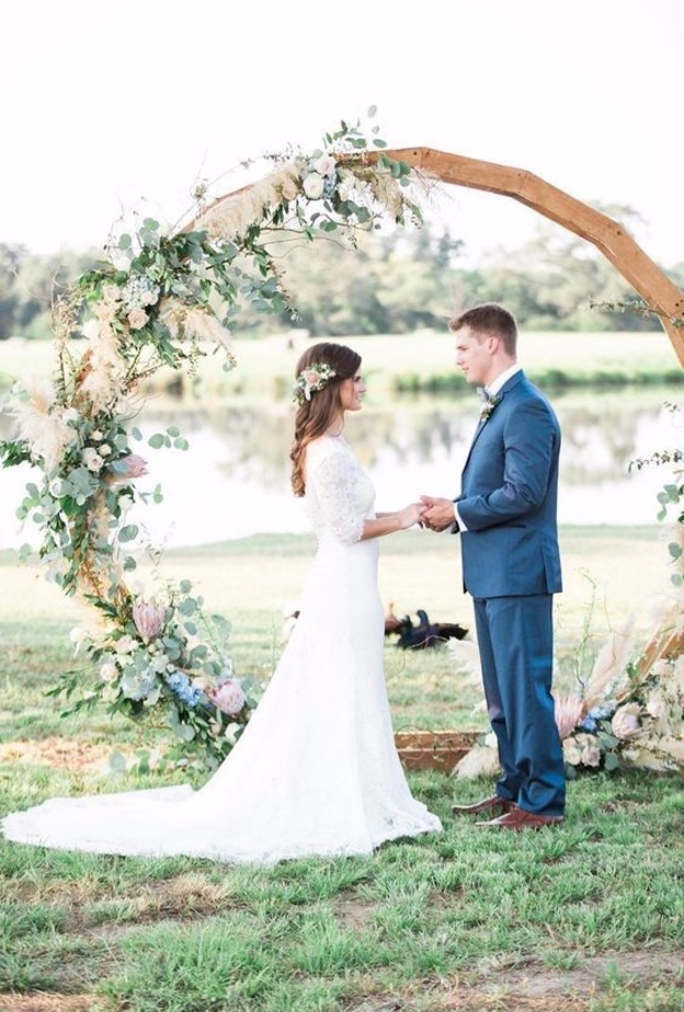  افكار تزيين حديقة الزفاف بقوس الورود بالشكل الدائري