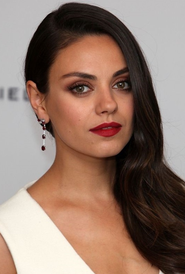  إطلالة كلاسيكية جذابة بأسلوب ميلا