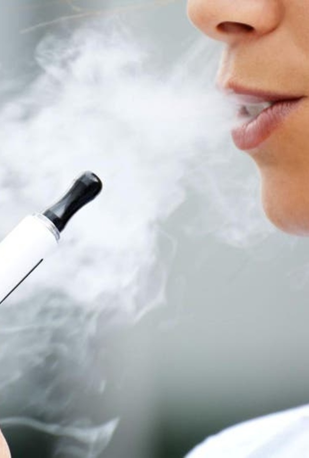 السجائر الإلكترونية ترفع من نسب الإصابة بكورونا