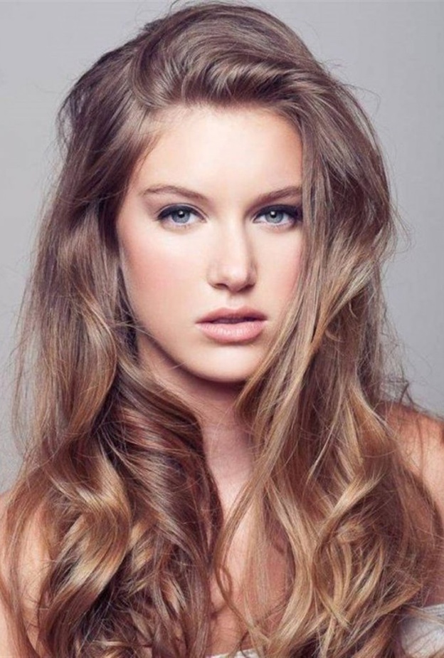  لون صبغات الشعر المناسبة للبشرة البيضاء والعيون العسلية