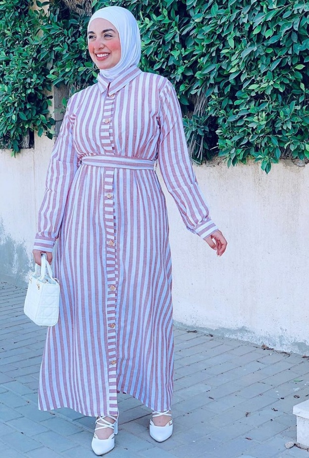 افكار تنسيق الفساتين المخططة بالطول للمحجبات من وحي نادية الخولي