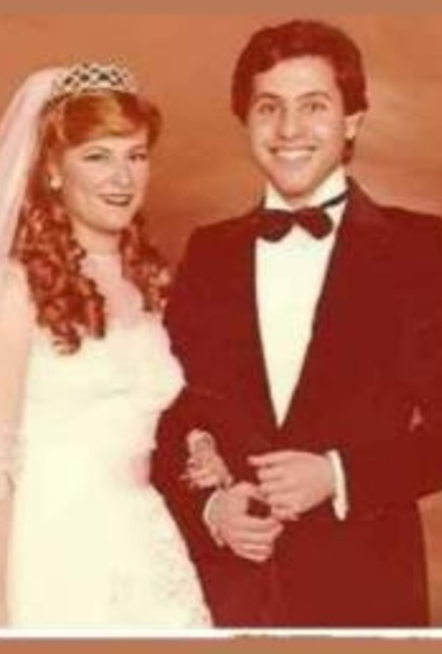 صورة نادرة من زفاف الفنان هاني شاكر