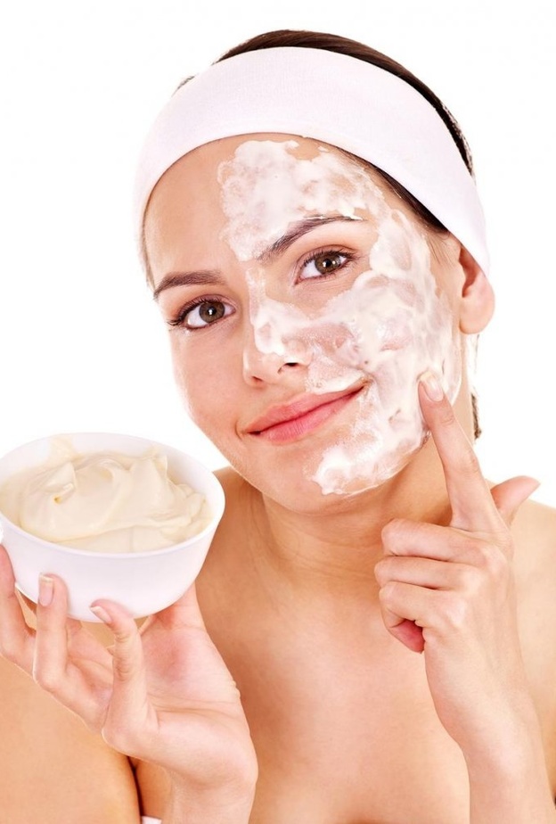 الزبادي مفيد في تضييق مسامات البشرة