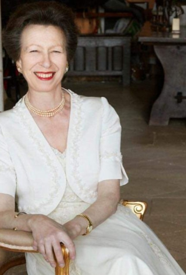 صورة رسمية جديدة للأميرة آن في جاتكومبي بارك بمناسبة عيد ميلادها الـ70
