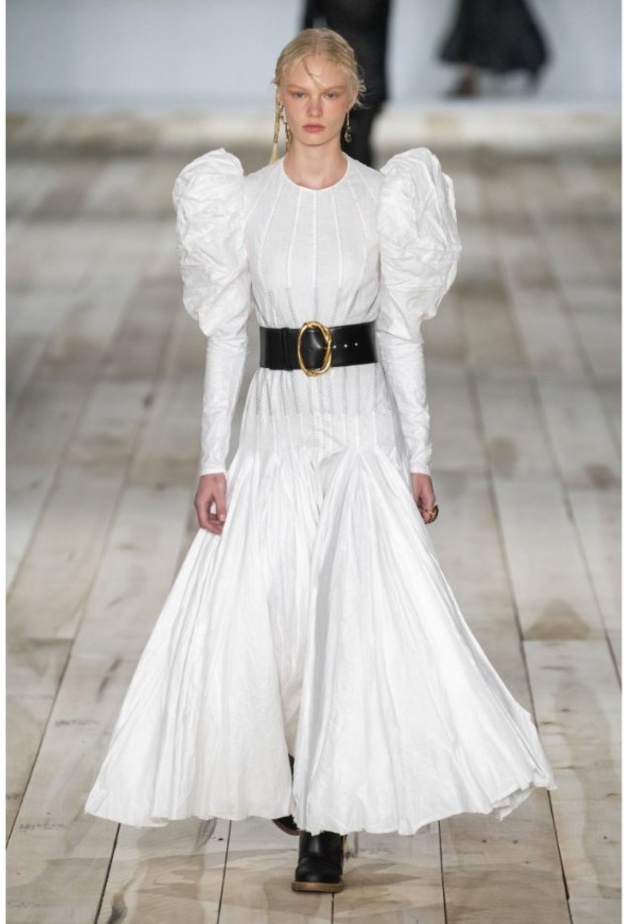  احدث موديلات فساتين سهرة مع الحزام على الخصر من دار Alexander McQueen