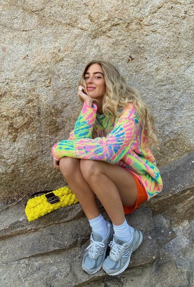  تنسيق نقشة التاي داي من وحي مدونة الموضة Emili Sindlev