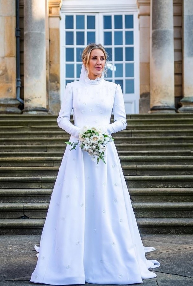 فساتين زفاف باكمام طويلة من وحي Ellie Goulding بفستان من chloe