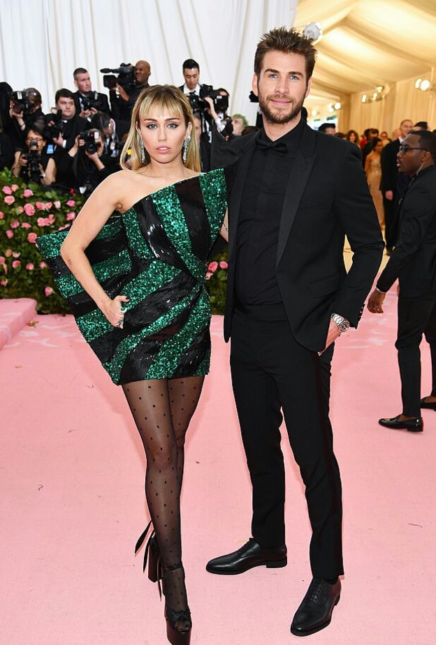 ليام هيمسورث و مايلي سايرس 