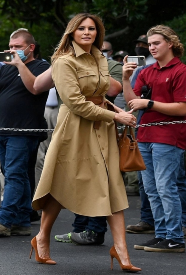 تألقت بفستان قميص ميدي من توقيع المصممة البريطانية ستيلا مكارتني