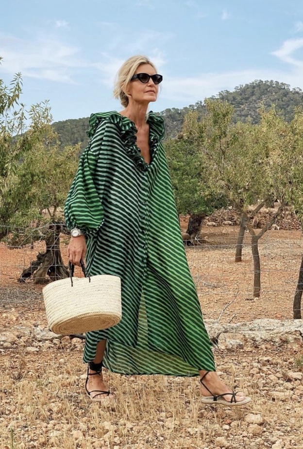  الفساتين الواسعة بتفاصيل الكشكاش الانثوي