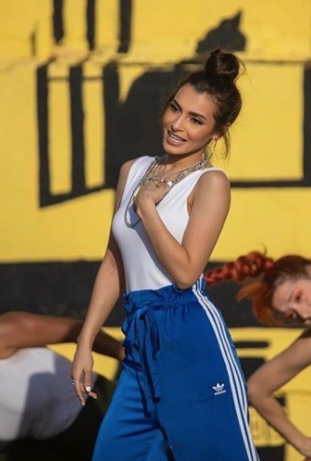  كارمن سليمان في لوك ذو طابع رياضي اختارته على المسرح