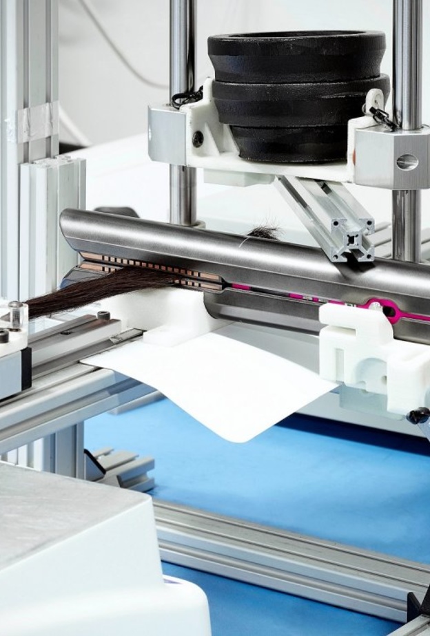 ™Dyson Corrale : جهاز تمليس الشعر الأول بتقنية الألواح المرنة القابلة للثني