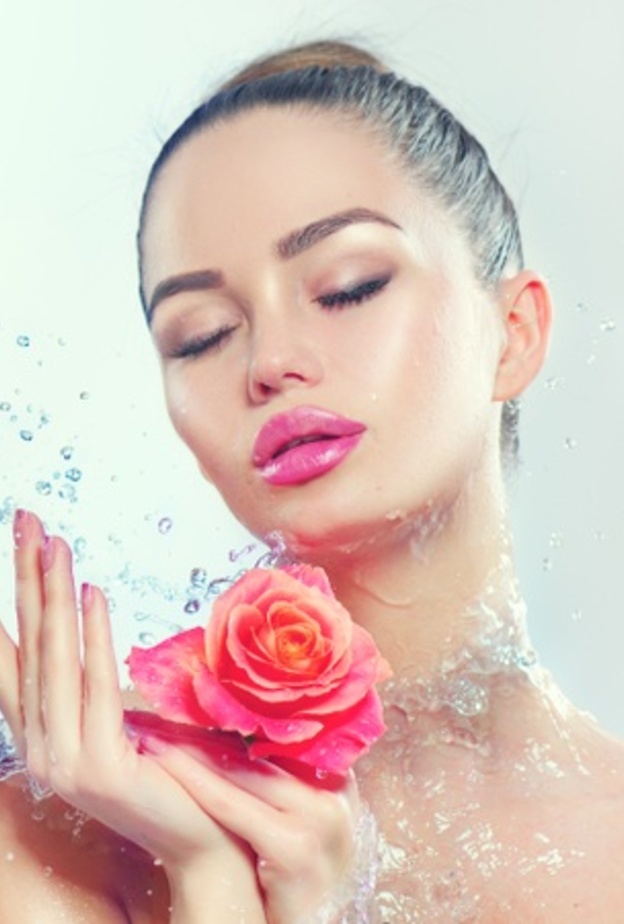 فوائد ماء الورد للبشرة