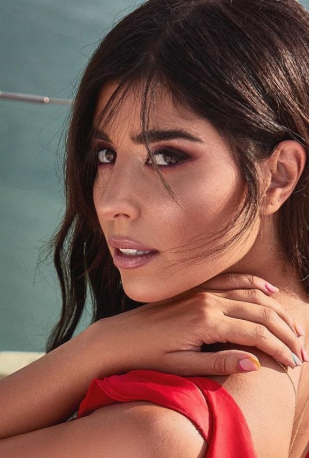  الفنانة زينة مكي