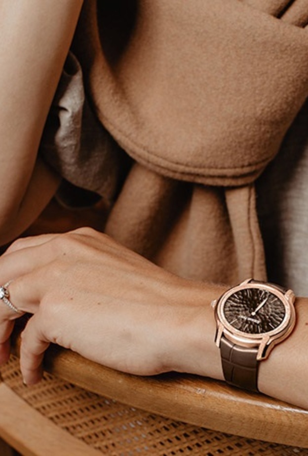 ساعات نسائية بألوان ترابية لاستقبال الخريف