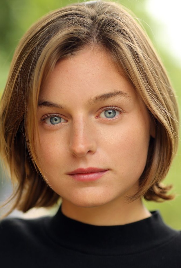 كيف ظهرت إيما كورين في شخصية الأميرة ديانا بكواليس الموسم الرابع من " The Crown"؟