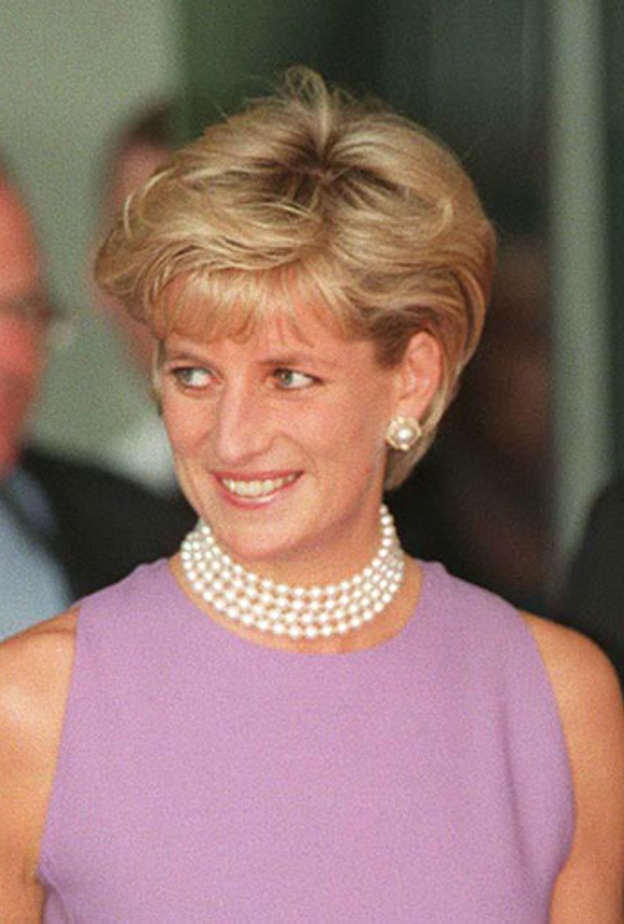 رسائل محبة من كيت وميغان إلى روح الأميرة ديانا بإطلالاتهن