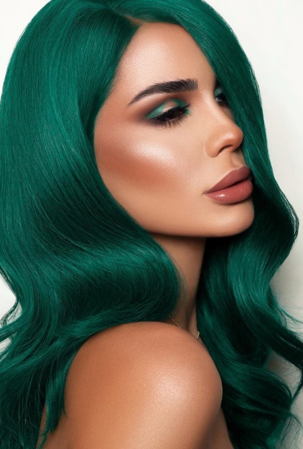 فرح عبدالعزيز بظلال عيون عصرية