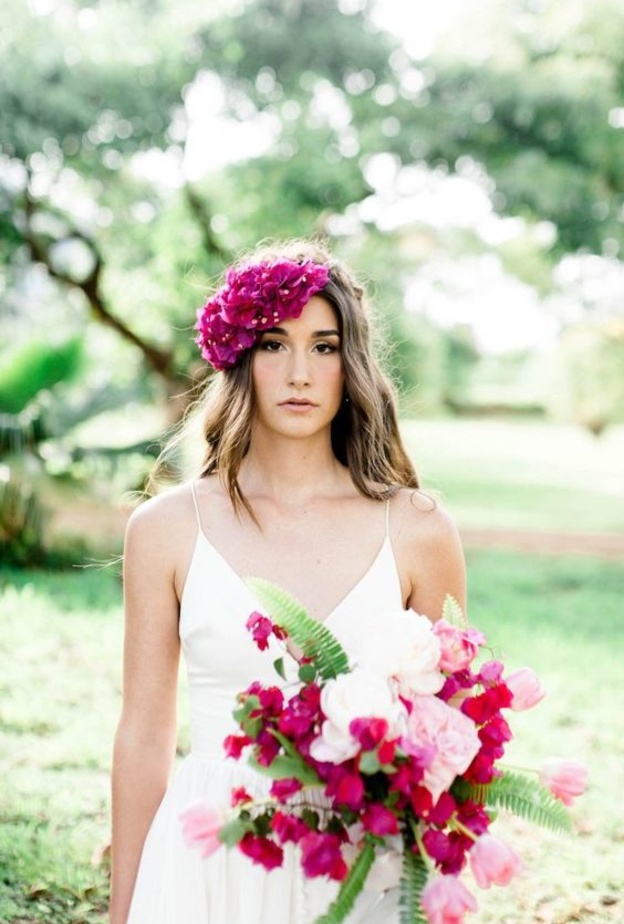 اطلالة العروس و بوكيه الزفاف مزينة بأزهار البوغنفيلية