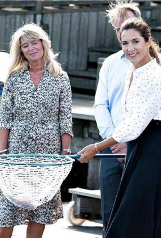 الأميرة ماري تظهر بإطلالة صيفية أنيقة