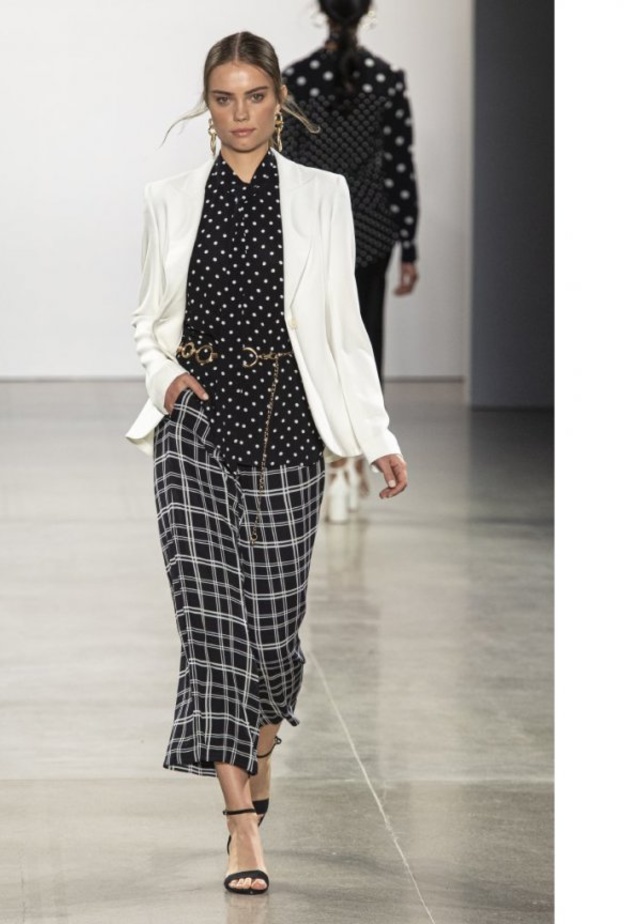 موديلات بلايز لصاحبات الجسم الممتلئ من Elie Tahari