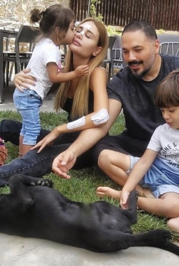 أول صورة لرامي عياش وعائلته بعد تعافي زوجته داليدا من حادثة انفجار بيروت