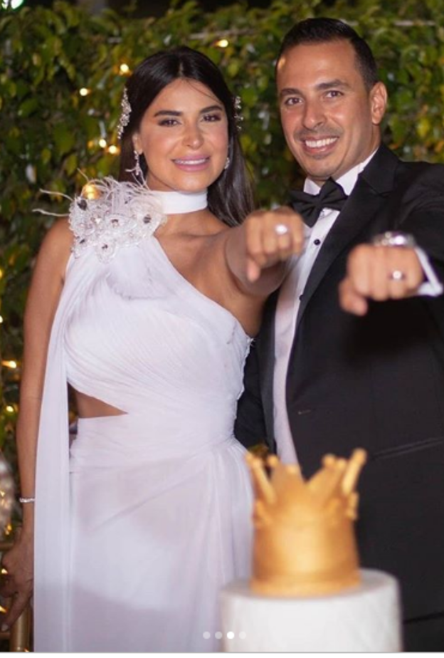 العروسان في حفل الزفاف