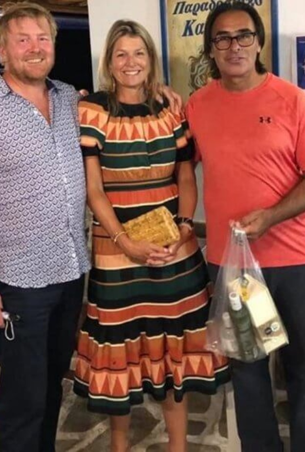  الملك فيليم ألكسندر والملكة ماكسيما يتجولان في جزيرة ميلوس