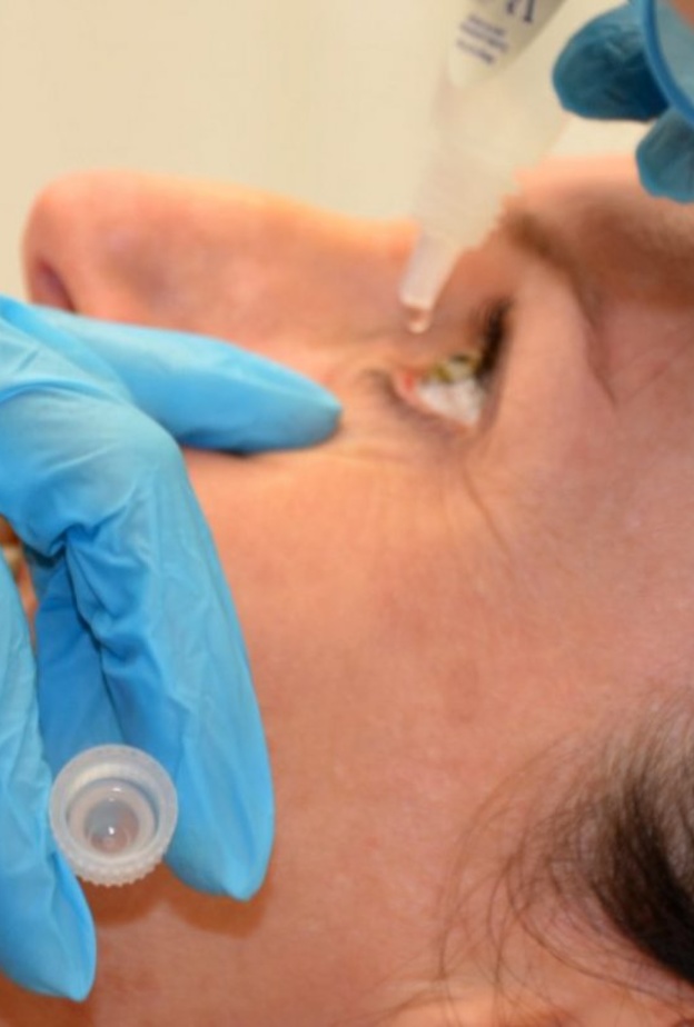 القطرات ذات الاستخدام الواحد أو اليومي يتم التخلص منها بعد الاستخدام الأول أو بعد 12 ساعة من الاستخدام