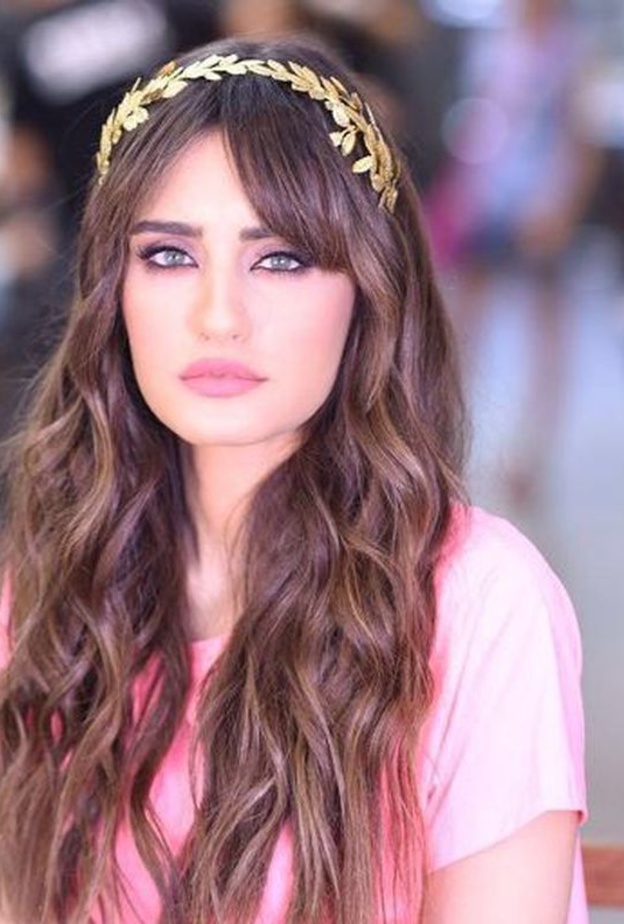  مكياج وردي ناعم للعروس الرومانسية من اطلالة ايمي صياح