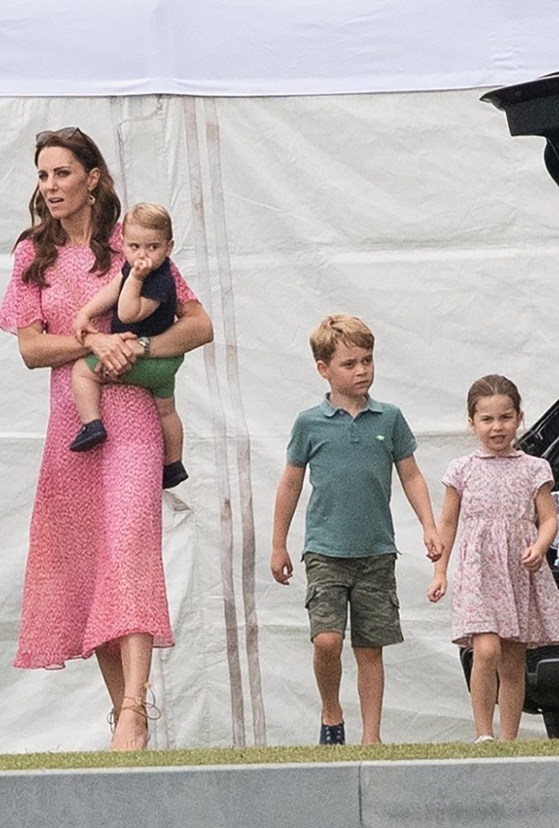  كيت ميدلتون أنيقة حتى في الملابس الكاجوال