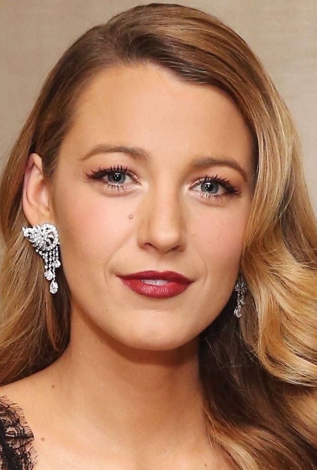 اطلالات بليك لايفلي الجمالية