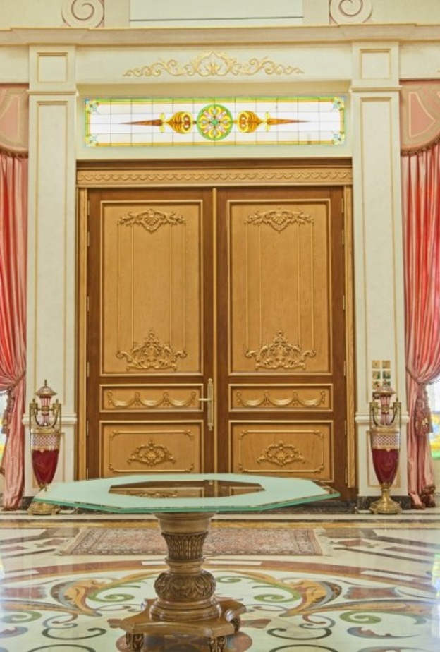 "بدأت رحلتنا في عالم التصميم الداخلي الفخم الذي يمتاز بدراسة حاجة العميل، والعمل على راحته "