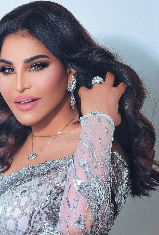 مكياج وردي بأسلوب النجمة الإماراتية أحلام